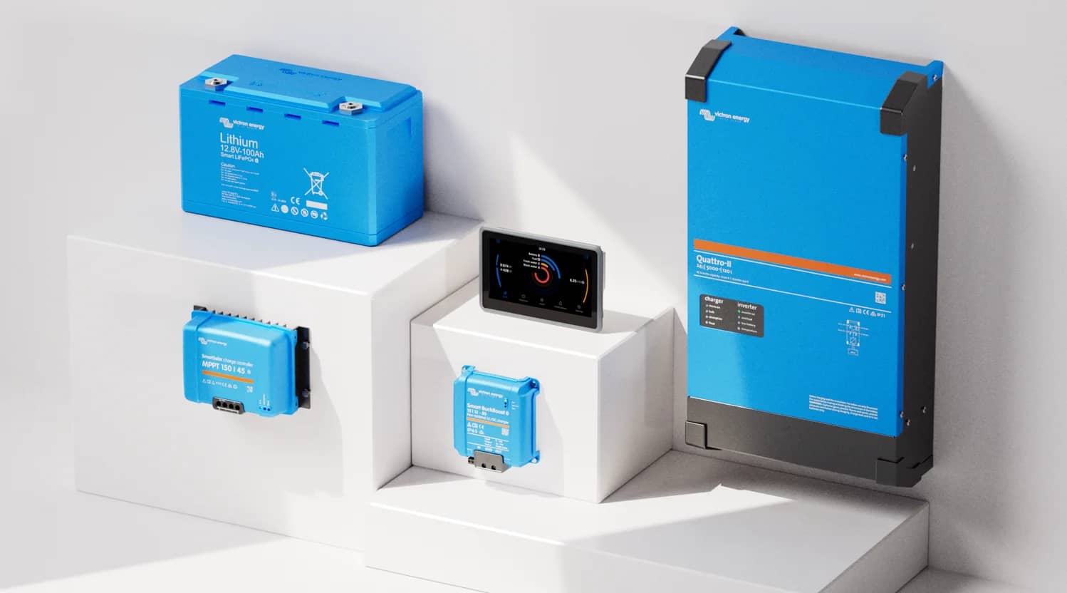 Système Victron avec batterie au lithium, convertisseur/chargeur, MPPT et écran tactile GX
